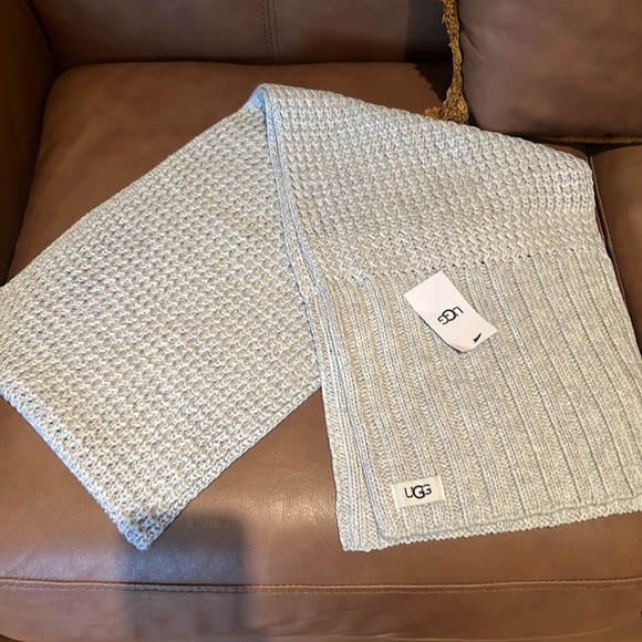 UGG Cardi Scarf, brand new - Picture 5 of 5